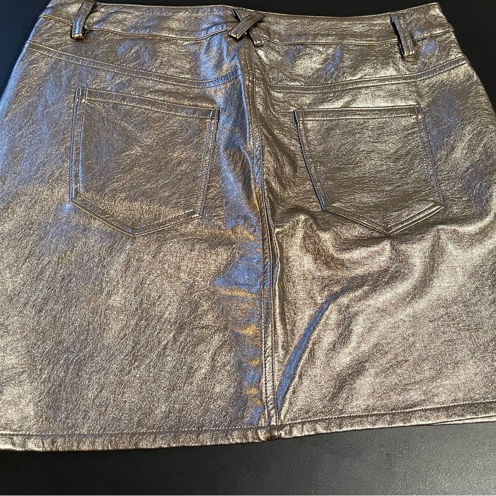 Le Lis Gunmetal Metallic  Mini Skirt for Cocktail - Picture 2 of 3